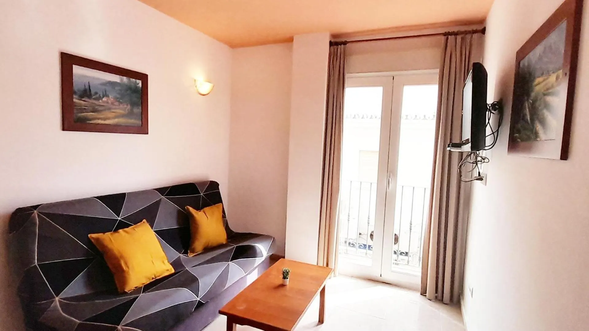 Apartamentos Vicenta Playa Carihuela Торремолинос
