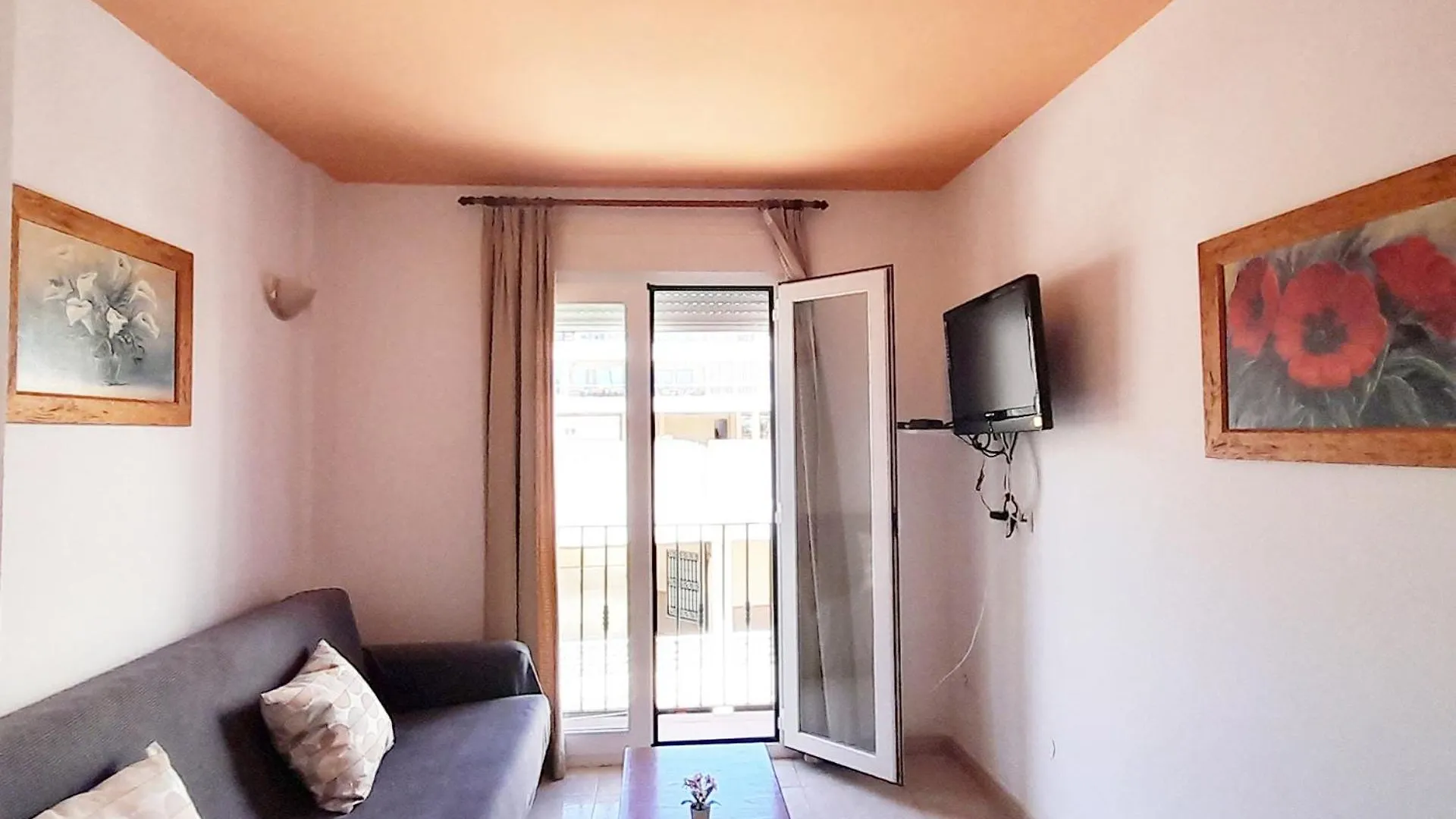 Apartamentos Vicenta Playa Carihuela Торремолинос