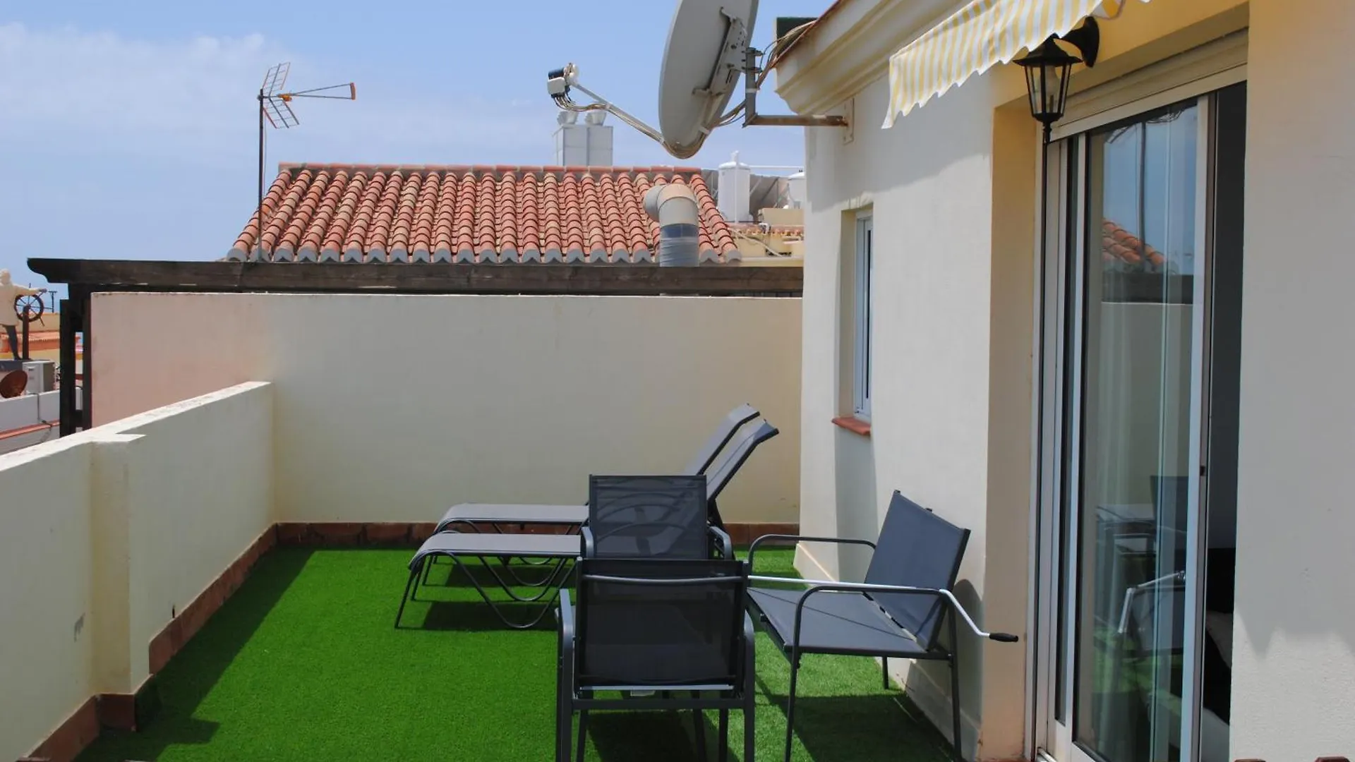 Apartamentos Vicenta Playa Carihuela Торремолинос